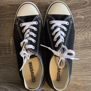 Converse all star sneakers size 7
